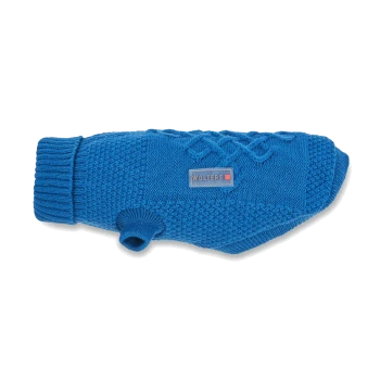Blauer gestrickter Hundepullover mit Zopfmuster, geripptem Kragen, kleinem Beinloch und 'WOLTERS'-Label.