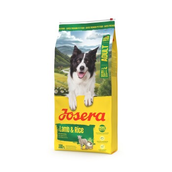 Josera Hundefutterbeutel für erwachsene Hunde mit Lamm und Reis, zeigt einen glücklichen schwarz-weißen Hund und Berglandschaft.