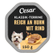 Étiquette d'aliment pour chiens César montrant un petit chien blanc et une assiette de terrine ; texte « KLASSIK-TERRINE REICH AN HUHN MIT RIND » et « 150 g ».