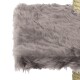 Nahaufnahme einer grauen Katzenliegeplattform aus Kunstfell mit flauschigem Stoff und einem am Rand angebrachten Sisalseilpfosten.