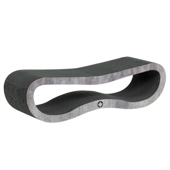 Ein moderner, gebogener Katzenkratzbaum in Dunkelgrau mit einer strukturierten Oberfläche, entworfen für das Spielen und Kratzen von Katzen.