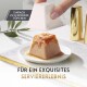 Hand hebt die Form an und zeigt pyramidenförmiges Nassfutter mit Sauce; Text: FÜR EIN EXQUISITES SERVIERERLEBNIS.
