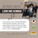 Team des Tiergeschäfts mit Hunden, das nachhaltig produzierte Produkte aus Dortmund, Deutschland, und Liebe in ihrer Verpackung hervorhebt.