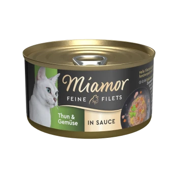 Une boîte de nourriture pour chats Miamor avec du thon fin et des légumes dans une sauce, avec une image en gros plan d'un chat blanc sur l'étiquette.