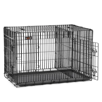 Schwarze Metall-Haustierbox mit offener Tür, mit einer abnehmbaren Kunststoffschale am Boden.