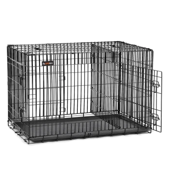 Schwarze Metall-Haustierbox mit offener Tür, mit einer abnehmbaren Kunststoffschale am Boden.