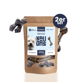 Hundeleckerli-Verpackung mit Snacks aus Fischhaut, beschriftet mit "KAUDAS", mit einem Foto eines Hundes, das "100% Fisch" und "Mit Omega-3" angibt.