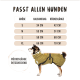 Ein Shiba Inu in einem grünen Mantel steht neben einer Größentabelle mit S, M, L, XL-Maßen und dem Text "PASST ALLEN HUNDEN."
