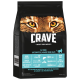 Sac de nourriture pour chats étiqueté 'CRAVE' mettant en avant un gros plan du visage d'un chat, soulignant une haute teneur en protéines, sans céréales, et fabriqué avec du poisson naturel.