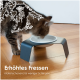 Nahaufnahme einer Katze, die aus einer modernen erhöhten Schüssel frisst, mit dem Text "Erhöhtes Fressen - rückenschonend & weniger Schlingen."
