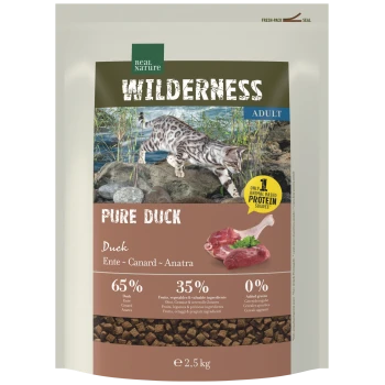 Real Nature Wilderness Adult Katzenfutter – Pure Duck Sack mit Katzenfoto, 65% Ente / 35% Obst & Gemüse, 0% Getreide, 2,5 kg.