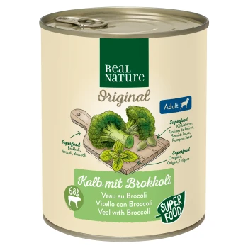 Dosenfutter für Hunde mit der Bezeichnung "Real Nature Original", das Kalbfleisch mit Brokkoli enthält und Superfoods wie Brokkoli, Kürbiskerne und Oregano hervorhebt.