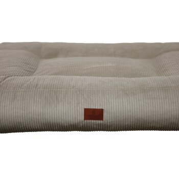 Beige Kord-Haustierbettauflage mit gesteppter Oberfläche und braunem Lederetikett 'PETLIVING'