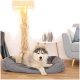 Ein flauschiger sibirischer Husky entspannt sich in einem grauen Haustierbett in einem modernen Wohnzimmer mit einer Holzlampe, dekorativen Vasen und einem grauen Sofa.