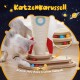 Katze spielt mit einem hölzernen, raketenförmigen Katzenspielzeug mit bunten Bällen, Text „Katzenkarussell“ und „Stabile Holz Basis & Leiser Aufprall“ sichtbar.