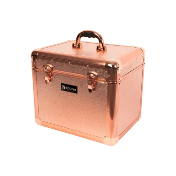 Ein roségoldenes Pflegeetui für Haustiere mit einem schwarzen EQUIVA-Logo, mit einem stabilen Griff und Metallverschlüssen.