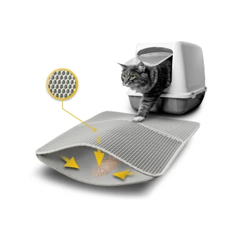 Eine graue Katze verlässt eine Katzentoilette, mit einer strukturierten Streuunterlage darunter, die die Streu auffängt, hervorgehoben durch Pfeile, die den Streufluss anzeigen.