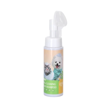 Schaumshampoo-Flasche für Haustiere mit einem flauschigen weißen Hund und einer grauen Katze auf dem Etikett, Größe 250 ml.
