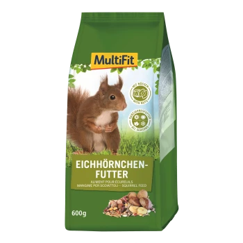 Sac de nourriture pour écureuil MultiFit vert avec une image d'écureuil, comportant du texte en allemand, français et italien, ainsi que des icônes "avec des noix" et "toutes saisons".