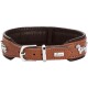 Braunes gepolstertes Lederhalsband mit silberner Schnalle, hundeförmigen Nieten und Metallplatte mit ‚HUNTER‘-Logo.