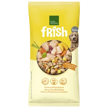 Gelbe Real Nature Frish Senior-Hundefuttertüte, Huhn mit Kartoffel & Karotte, grünes 'NEW - NEU'-Label und Hundefoto.