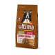 Sac de nourriture pour chien étiqueté "Ultima" pour chiens seniors, 7+ ans, 7,5 kg, présentant un chien noir et blanc, avec du poulet comme ingrédient principal.