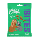 Die Verpackung von Edgard Cooper Top Dog Bites zeigt einen verspielten braunen und grauen Hund, 50g Apfel-Blaubeer-Leckerlis beschriftet mit "klein" und "kalorienarm."