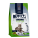Eine Tüte Happy Cat Adult Katzenfutter mit einer getigerten Katze, beschriftet mit "Weide Lamm", geeignet für Katzen ab 1 Jahr, glutenfreies Rezept.