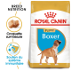 Sac de nourriture pour chiens Royal Canin Puppy Boxer avec une illustration de chiot Boxer, avec un texte mettant en avant la nutrition de la race et le soutien immunitaire.