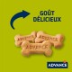 Trois biscuits en forme de chien étiquetés "ADVANCE" sur un fond vert vif, avec le texte "GOÛT DÉLICIEUX" au-dessus.