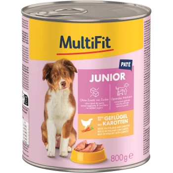 Dosenfutter für Hunde "MultiFit Paté Junior" mit einem braun-weißen Welpen, gekennzeichnet mit "keine zugesetzten Zucker", reich an Geflügel und Karotten.