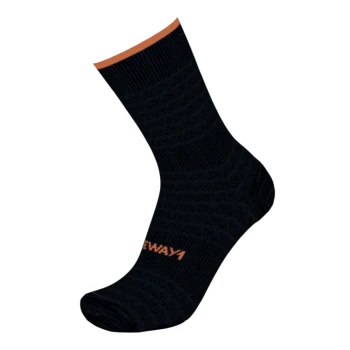 Schwarze, gerippte Crew-Socke mit orangefarbenem Bündchen und orangefarbener Aufschrift 'EWAY' auf dem Fuß.