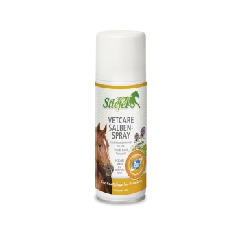 Stiefel Vetcare Salben-Spray für Pferde, mit einem Pferdebild, das behauptet, die Haut mit Zink, Vitamin E und Teebaumöl zu schützen.