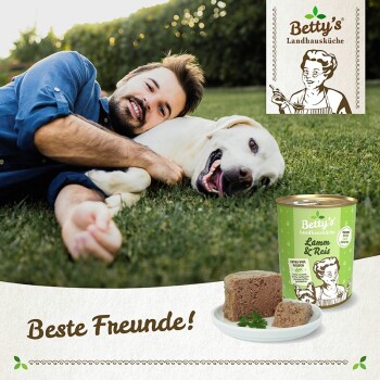 Ein glücklicher Hund liegt auf dem Gras neben einer Person mit einer Dose Hundefutter und einem Teller, mit dem Text "Beste Freunde!"