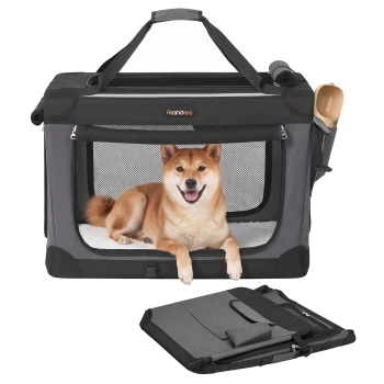 Shiba Inu in grauer Feandrea-Transporttasche aus weichem Material mit Netzfront und passender gefalteter Tasche darunter