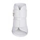 Weißer Pferdestiefel mit Netz- und gepolstertem Innenraum, mit verstellbaren Riemen und einem Logo-Etikett, entworfen für den Schutz von Pferden.