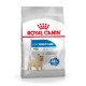 Royal Canin Light Weight Care Hundefuttertüte mit einer Illustration eines kleinen Hundes und dem Text: "Hilft, Gewichtszunahme zu begrenzen" und "88% haben ein gesünderes Gewicht erreicht."
