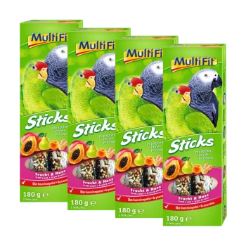 Vier Boxen Multifit Sticks für Papageien, mit bunten Vögeln auf der Verpackung, mit Text, der "Früchte & Nüsse" und "180 g" hervorhebt.