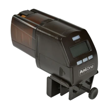 Distributeur automatique de nourriture pour animaux de compagnie avec écran numérique et boutons de contrôle, étiqueté "AniOne Wild Variety," conçu pour un nourrissage pratique des animaux.