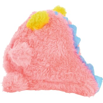 Roze pluizige huisdierhoed in de vorm van een dinosaurus met gele ogen en blauwe stekels op de rug, geïsoleerd op een witte achtergrond.