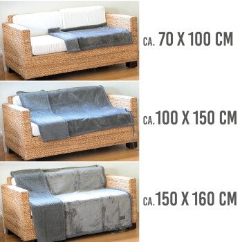 Bild eines Haustier-Sofabezugs, der in drei Größen angezeigt wird: 70x100 cm, 100x150 cm und 150x160 cm, auf einem Korbsessel präsentiert.