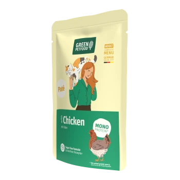 Grüne Petfood-Katzenpastete-Tüte mit der Aufschrift „mit Huhn“ — MONO PROTEIN, zuckerfreie Formel; Illustration einer Frau mit einer Katze und Huhn-Symbol.