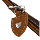 Nahaufnahme einer hochwertigen Hundeleine mit einem braunen Lederetikett, das das silberne "HUNTER"-Logo und dekorative Nähte zeigt.