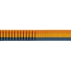 Bunte Haustierleine mit horizontalen Streifen in Orange, Gelb und Blau, vor einem weißen Hintergrund präsentiert.