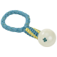 Blau-gelbes geflochtenes Hundespielzeug mit einem weißen Ball, der an einem Ende ein kreuzförmiges Loch hat.