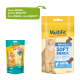 Zwei MultiFit Katzenleckerlipackungen: eine blau/gelbe "Snacks Soft Snack" Tüte mit einer Katze und Lachs und eine kleinere blaue "Soft Snack" Tüte.