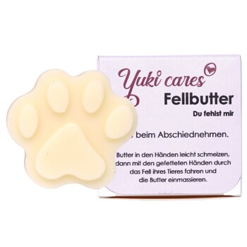 Yuki kümmert sich um Fellbutter-Haustierpflegeprodukt in Form eines Pfotenabdrucks, mit einer Box, die deutschen Text über Anwendungshinweise und Vorteile enthält.