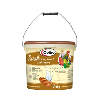 Quiko Rusk Eifutterverstärker in einem 5-kg-Eimer, mit bunten Vögeln auf dem Etikett und Text über das Befeuchten von Eifutter für alle Vögel.