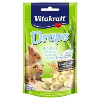Vitakraft Drops Joghurt-Leckerlis für kleine Tiere, mit einer grünen Verpackung, die Bilder eines Kaninchens und eines Meerschweinchens zeigt, beschriftet mit "Zuckerfreies Rezept."