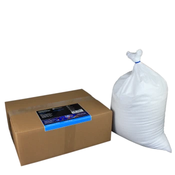 Ein Karton mit einem blauen Etikett und einem weißen Sack mit Tierfutter, beschriftet mit "Nutritional Formula", daneben.